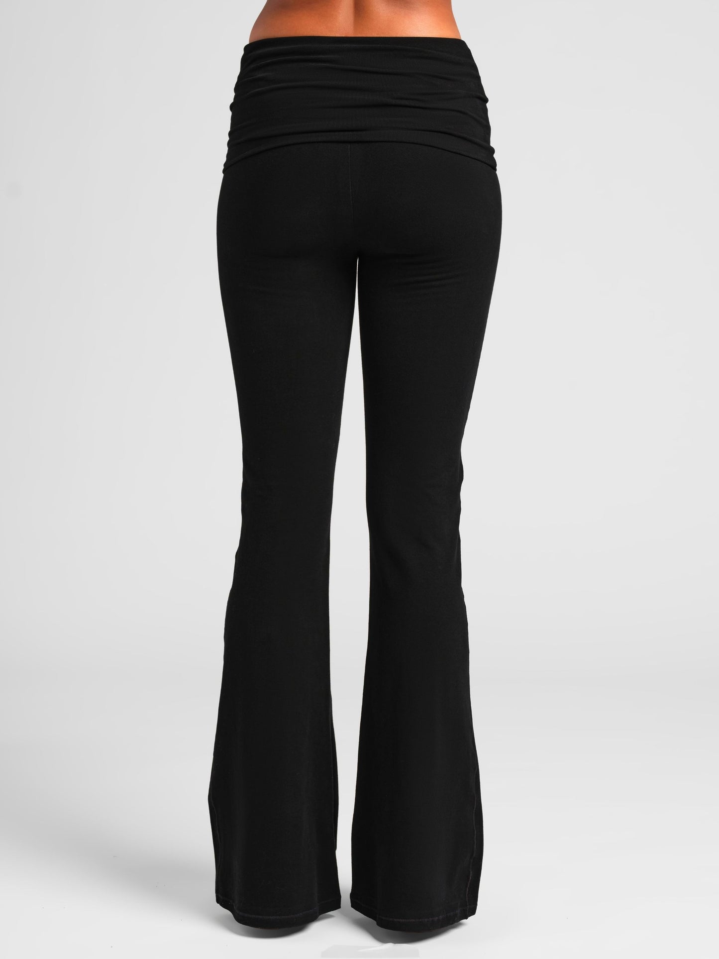 Black / F