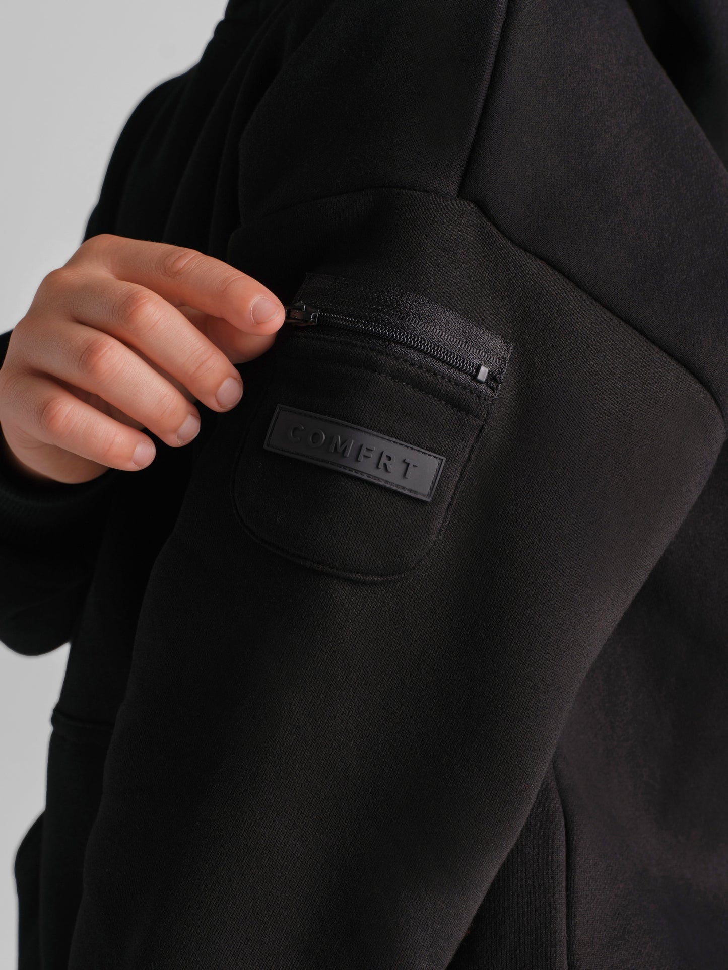 Onyx Black / Logan