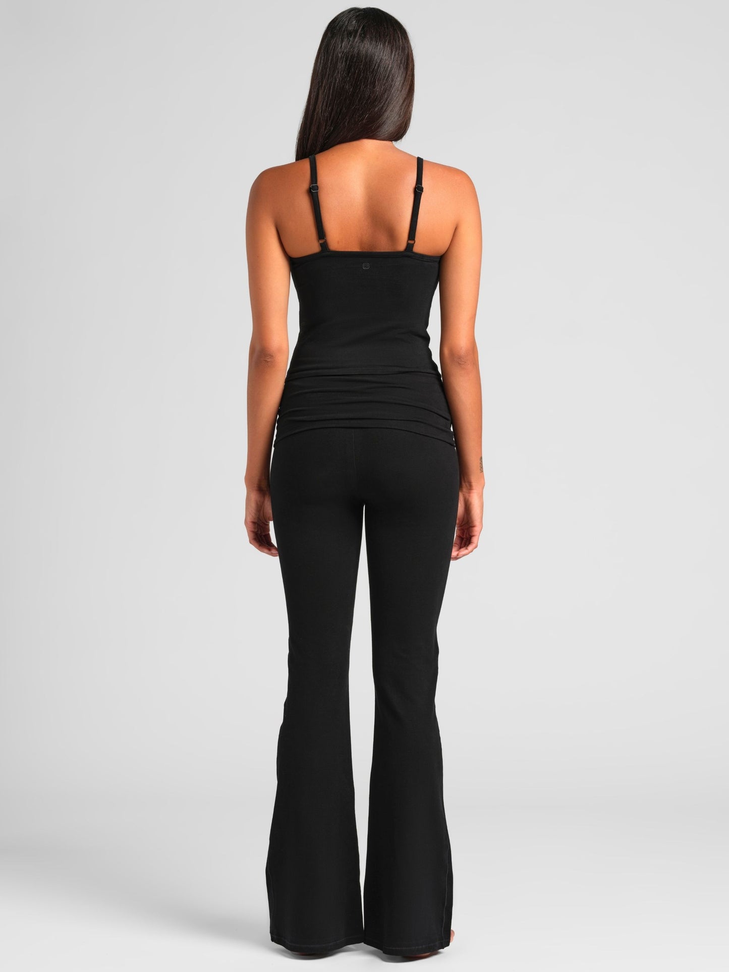 Black / F