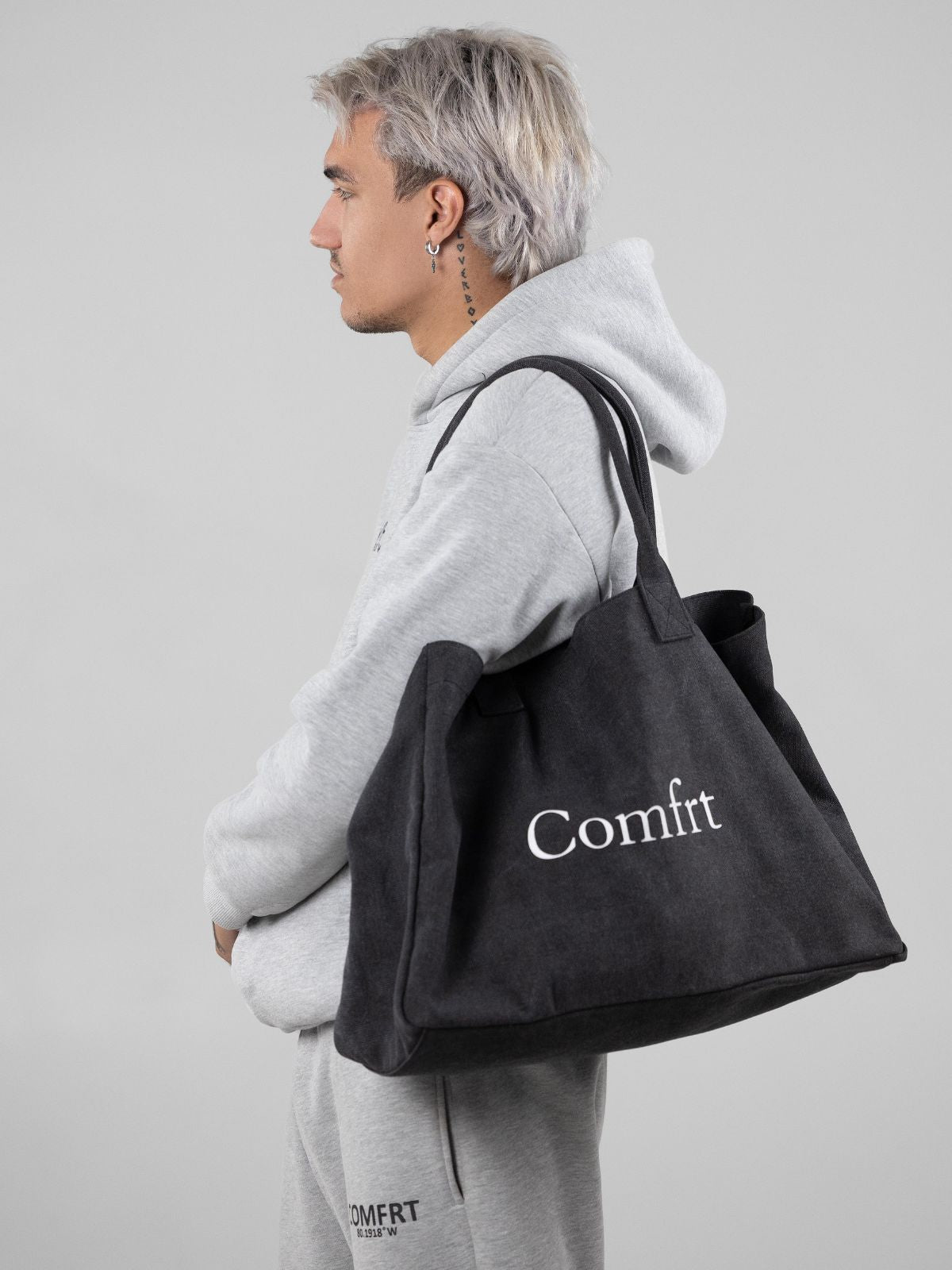 Black / M